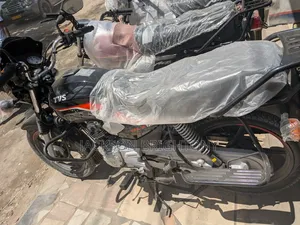 New TVS HLX 125 2025 Black