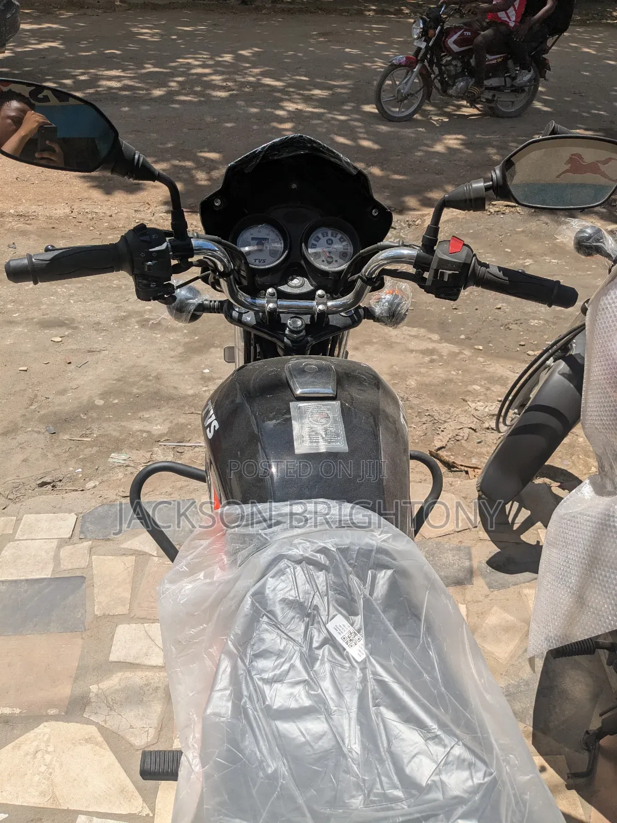New TVS HLX 125 2025 Black