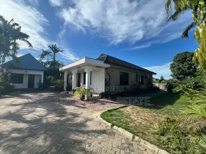5bdrm House in Mbezibeach Makonde for sale