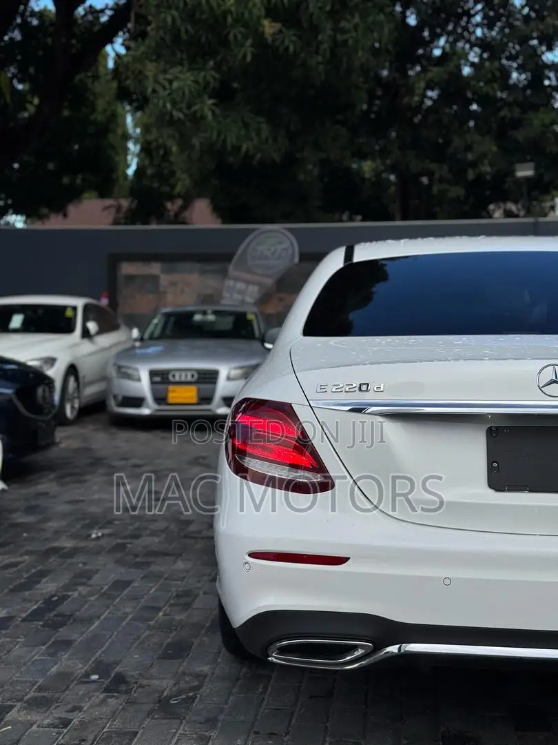 Mercedes-Benz E220 2017 White