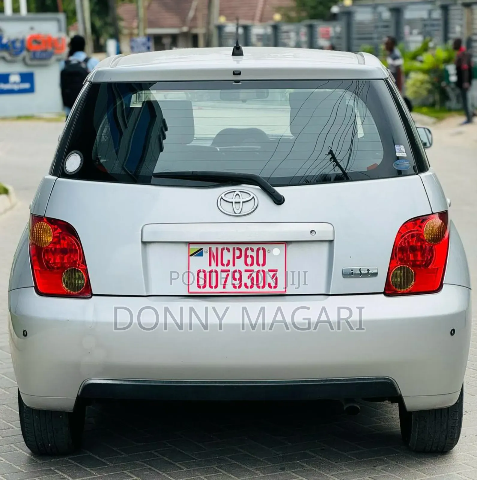 Toyota IST 2004 Silver
