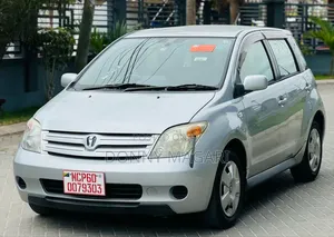 Toyota IST 2004 Silver