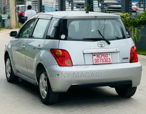 Toyota IST 2004 Silver