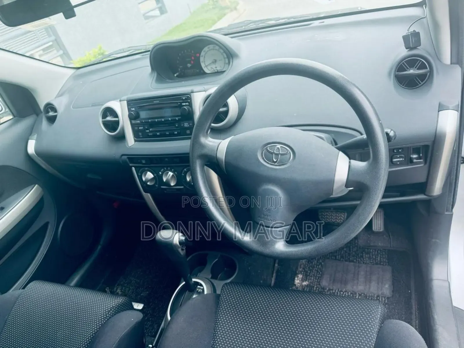 Toyota IST 2004 Silver