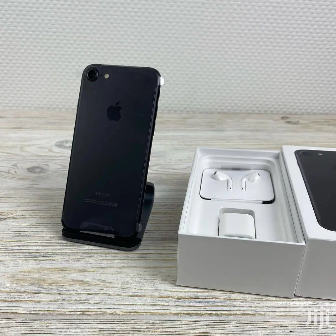 New Apple iPhone 7 32 GB Black