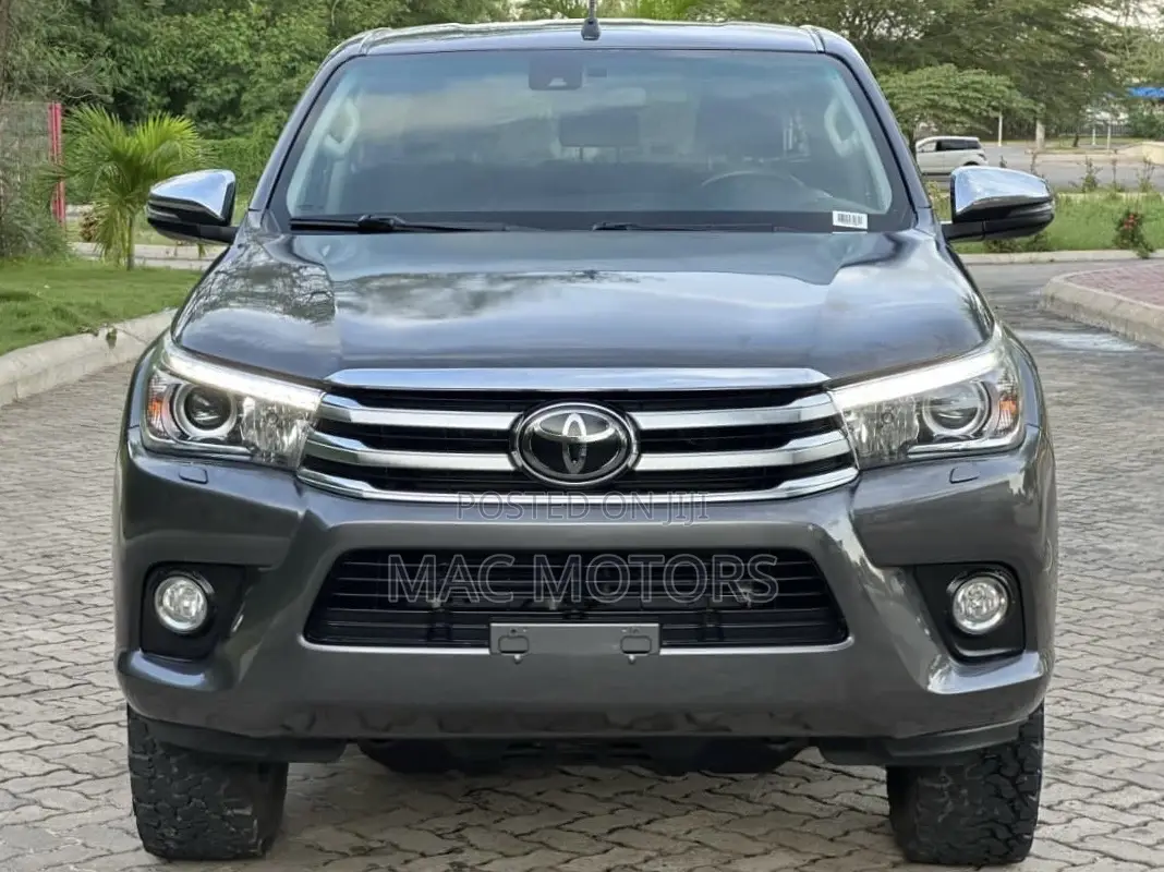 Toyota Hilux Revo Double Cab Deisel 2.4 AWD 2017 Gray