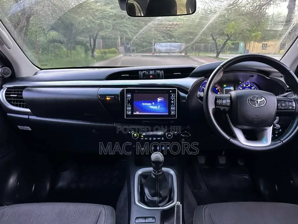 Toyota Hilux Revo Double Cab Deisel 2.4 AWD 2017 Gray