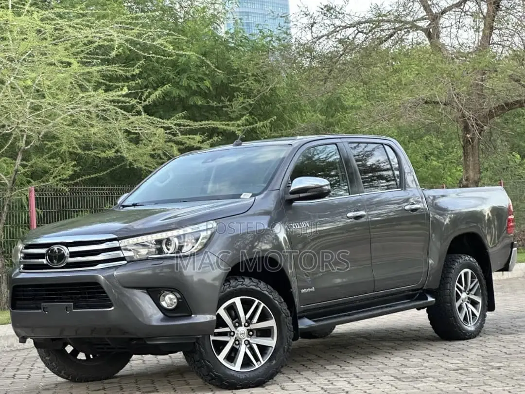 Toyota Hilux Revo Double Cab Deisel 2.4 AWD 2017 Gray