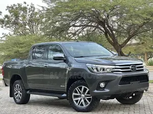 Toyota Hilux Revo Double Cab Deisel 2.4 AWD 2017 Gray