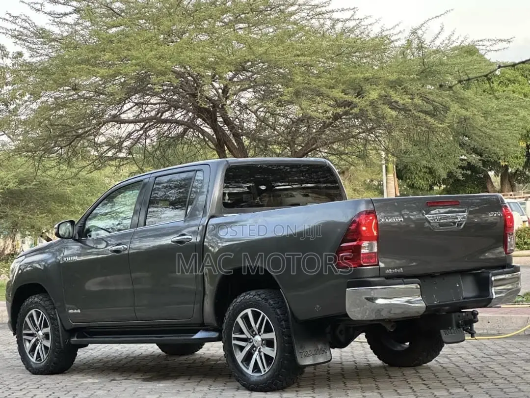 Toyota Hilux Revo Double Cab Deisel 2.4 AWD 2017 Gray
