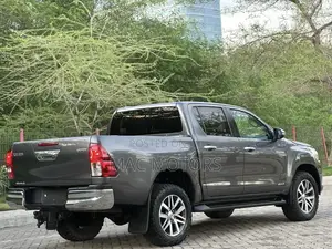 Toyota Hilux Revo Double Cab Deisel 2.4 AWD 2017 Gray