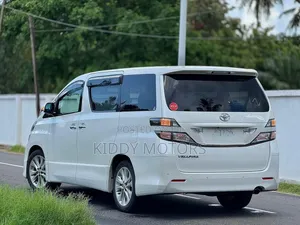 Toyota Vellfire 2010 White
