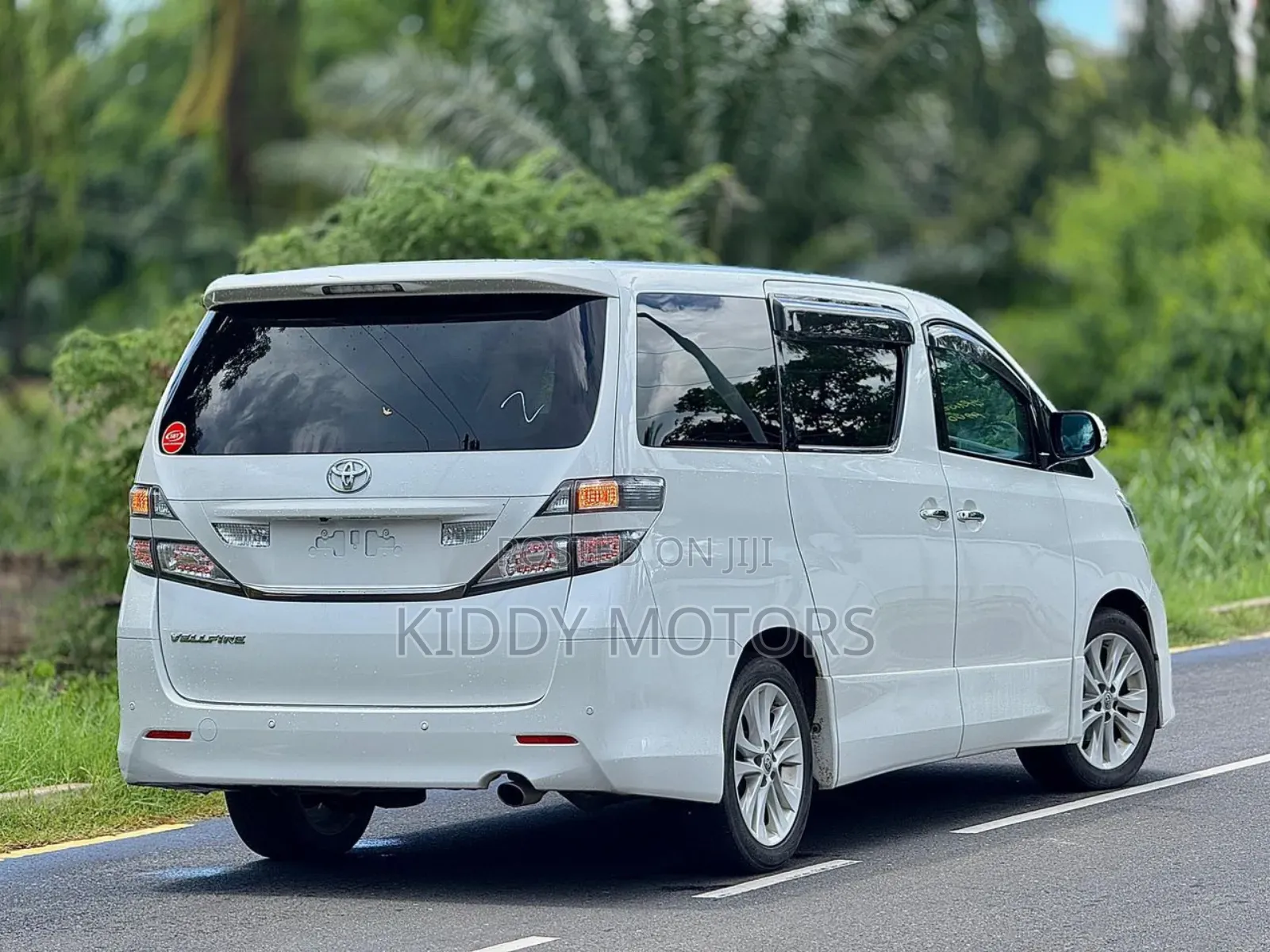Toyota Vellfire 2010 White