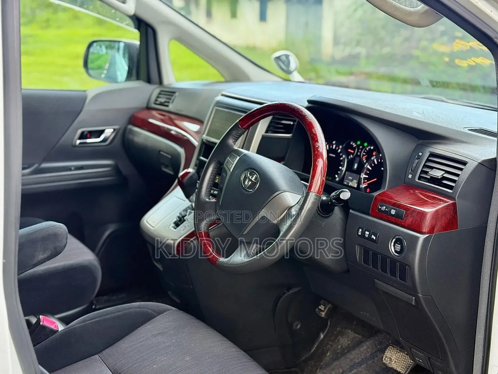 Toyota Vellfire 2010 White