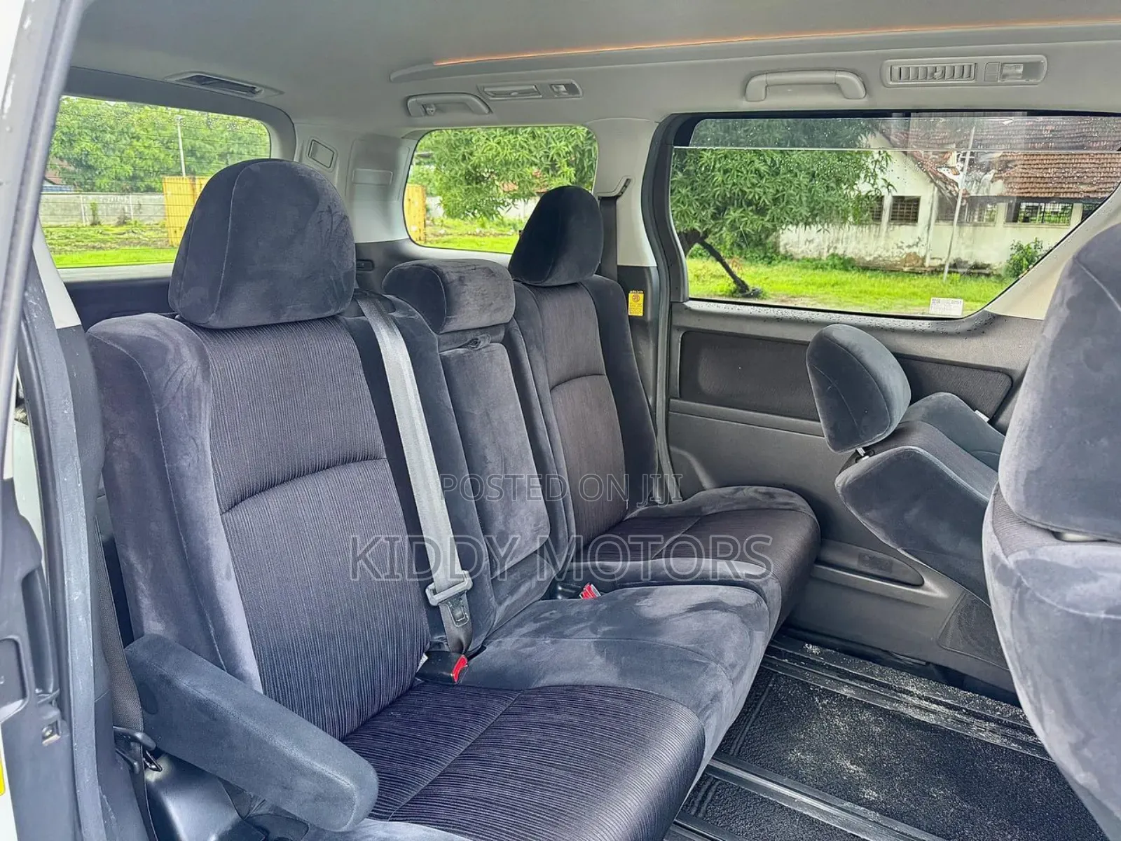 Toyota Vellfire 2010 White