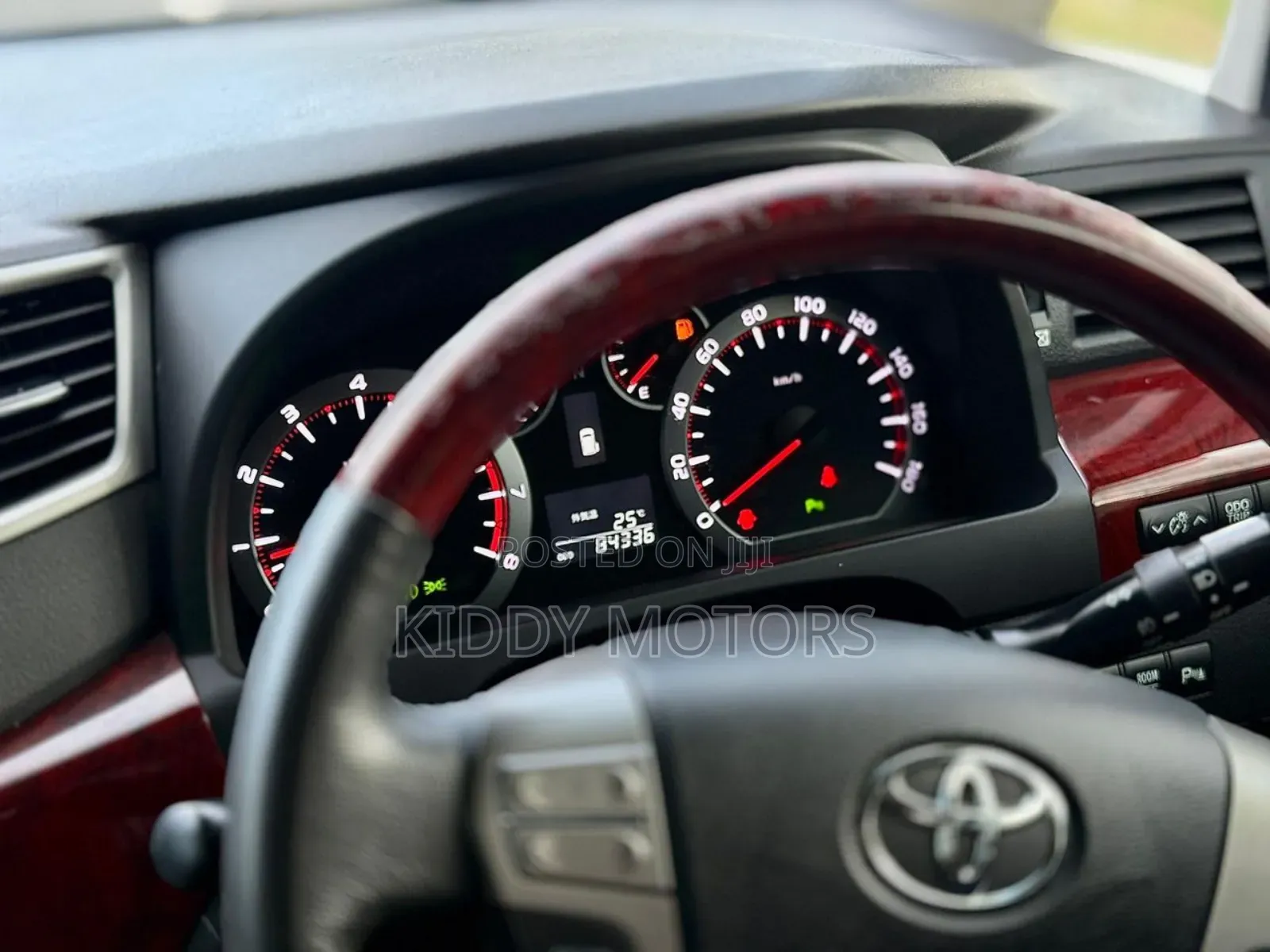 Toyota Vellfire 2010 White