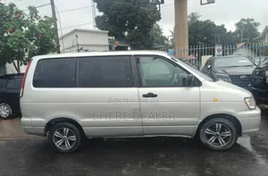 Toyota Noah 2001 Silver