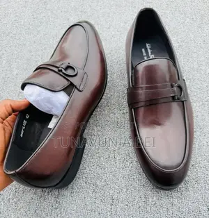 Salvatone Ferregamo / Classic Men Shoes 