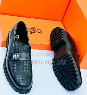 Givenchy Moccains