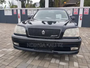 Toyota Crown 2000 Black