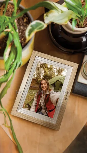 Green Lion Digital Picture Frame Touchscreen Display