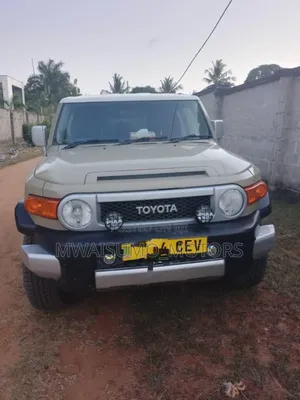 Toyota FJ Cruiser 2012 Beige