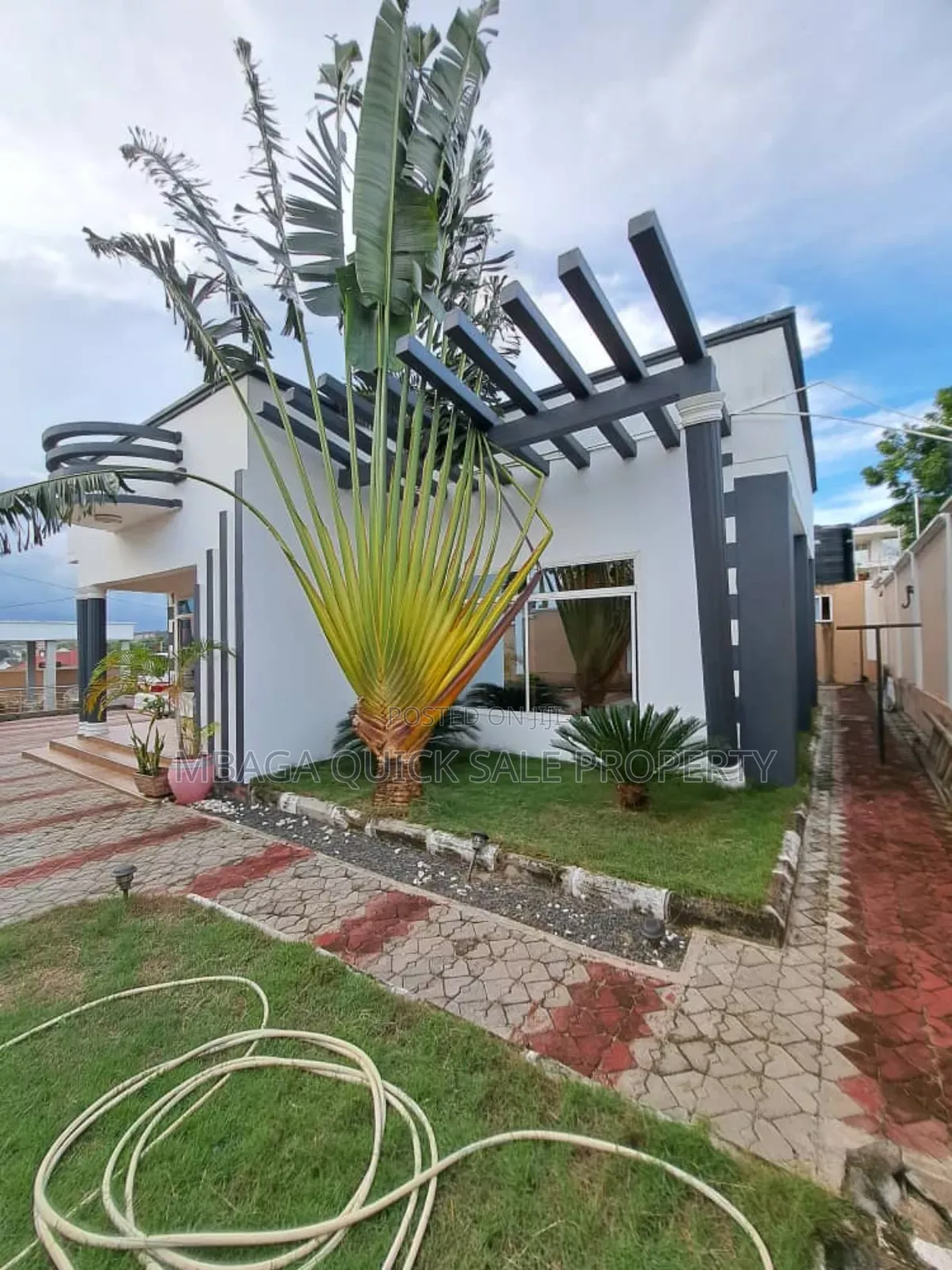 3bdrm House in Goba Center for sale