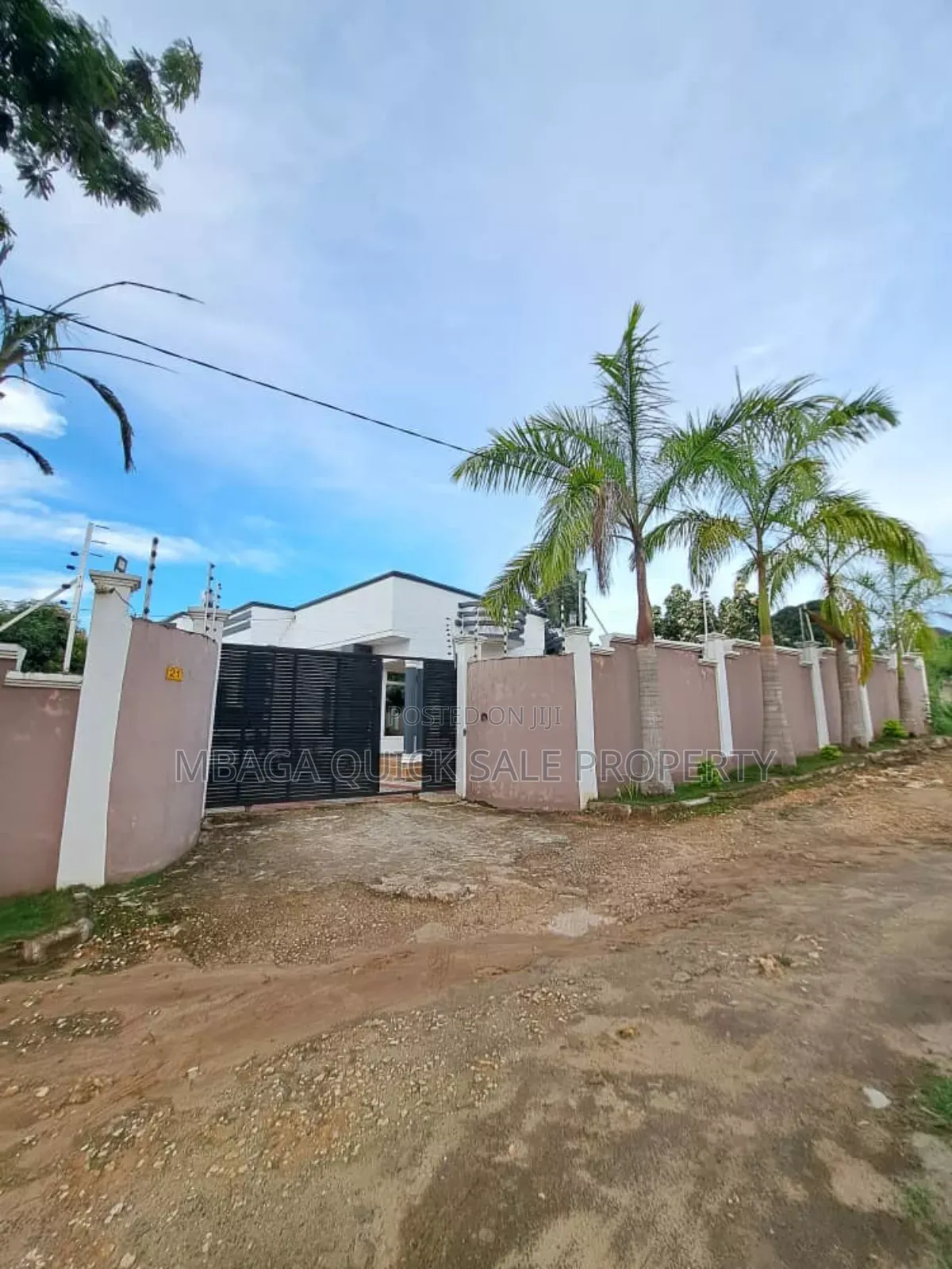 3bdrm House in Goba Center for sale