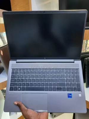 New Laptop HP ZBook Firefly 16 G10 16GB Intel Core I7 SSD 512GB
