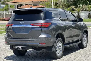 Toyota Fortuner 2022 Gray