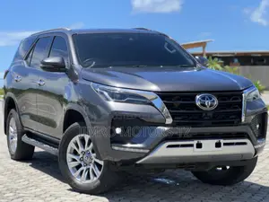 Toyota Fortuner 2022 Gray