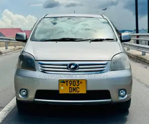 Toyota Raum 2005 Silver