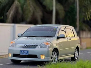 Toyota Raum 2008 Green