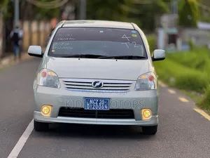 Toyota Raum 2008 Green