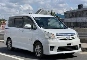 Toyota Noah 2010 White