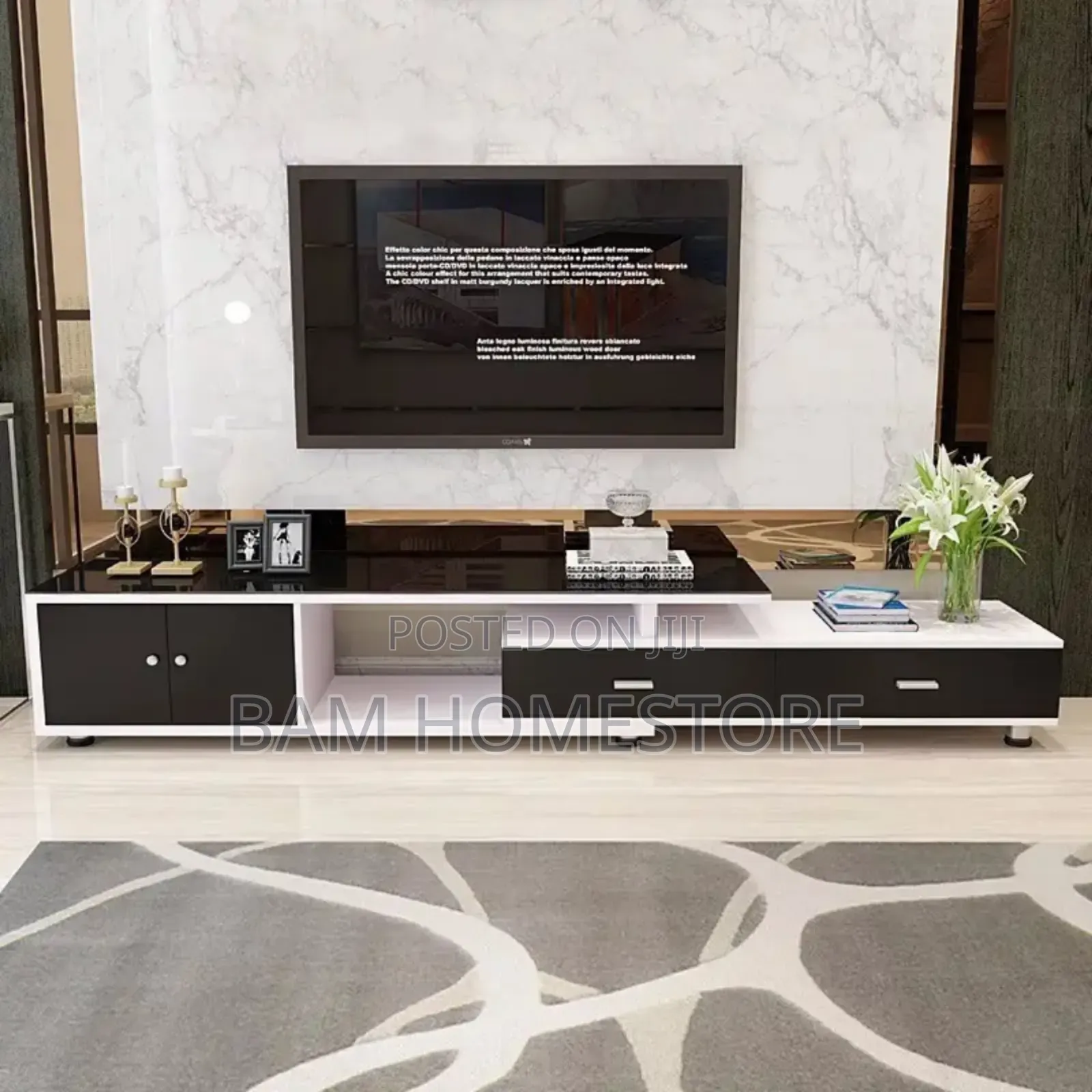 Classic Extendable Showcase With Glass Top