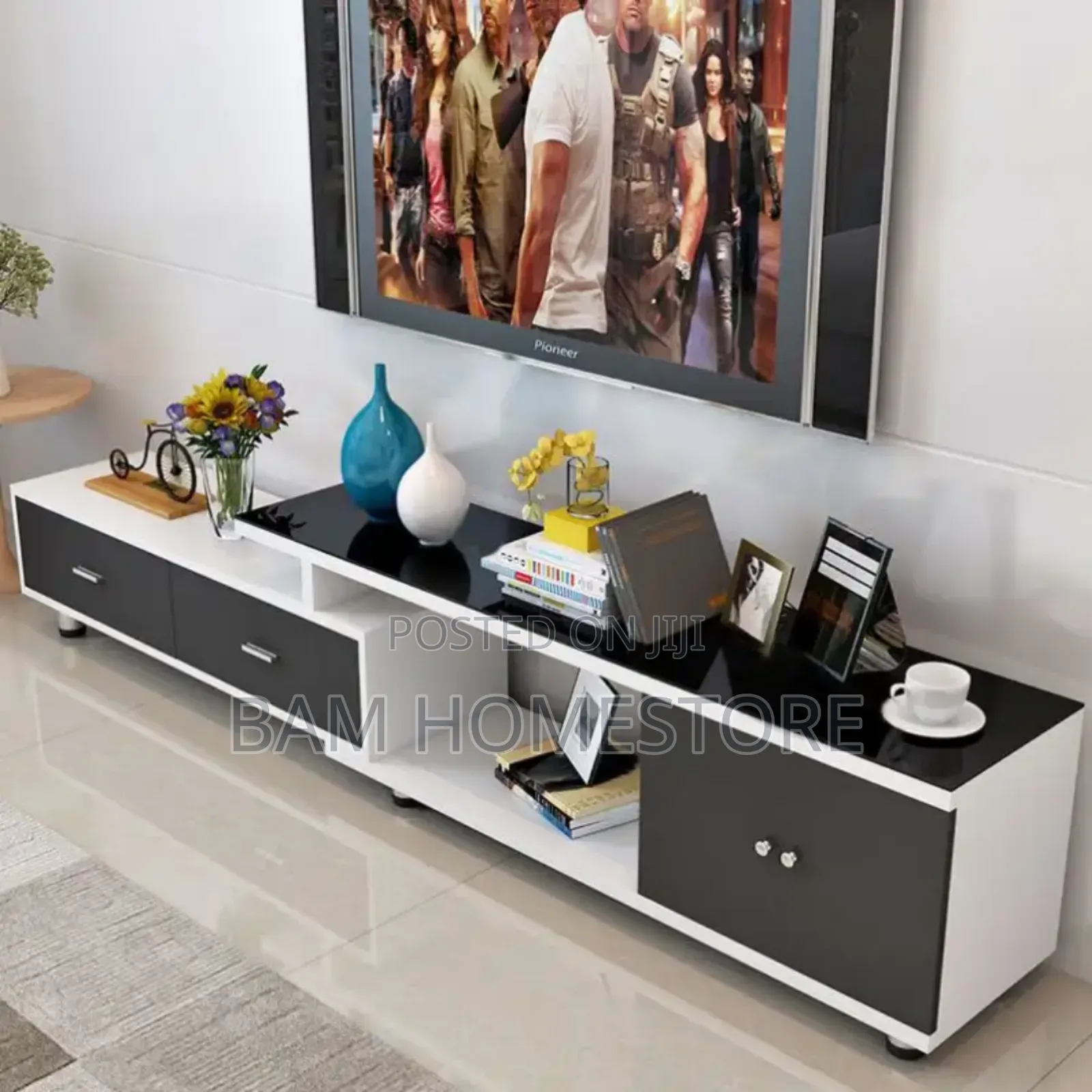 Classic Extendable Showcase With Glass Top