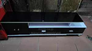 Classic Extendable Showcase With Glass Top