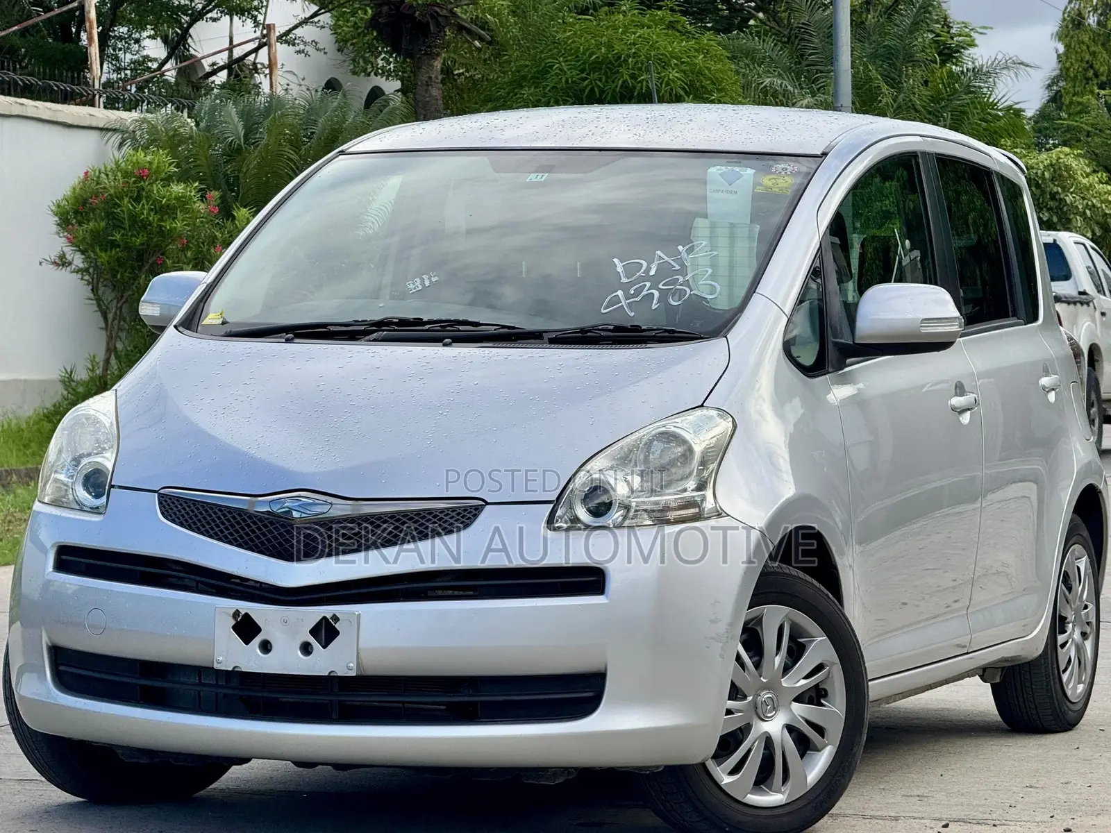 Toyota Ractis 1.3 FWD 2009 Silver