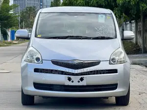 Toyota Ractis 1.3 FWD 2009 Silver