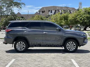 Toyota Fortuner 2.8 D AWD 2022 Gray