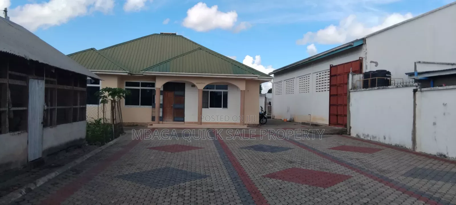 Godown 250sqm With 3 Bed Room House for Rent at Mapinga