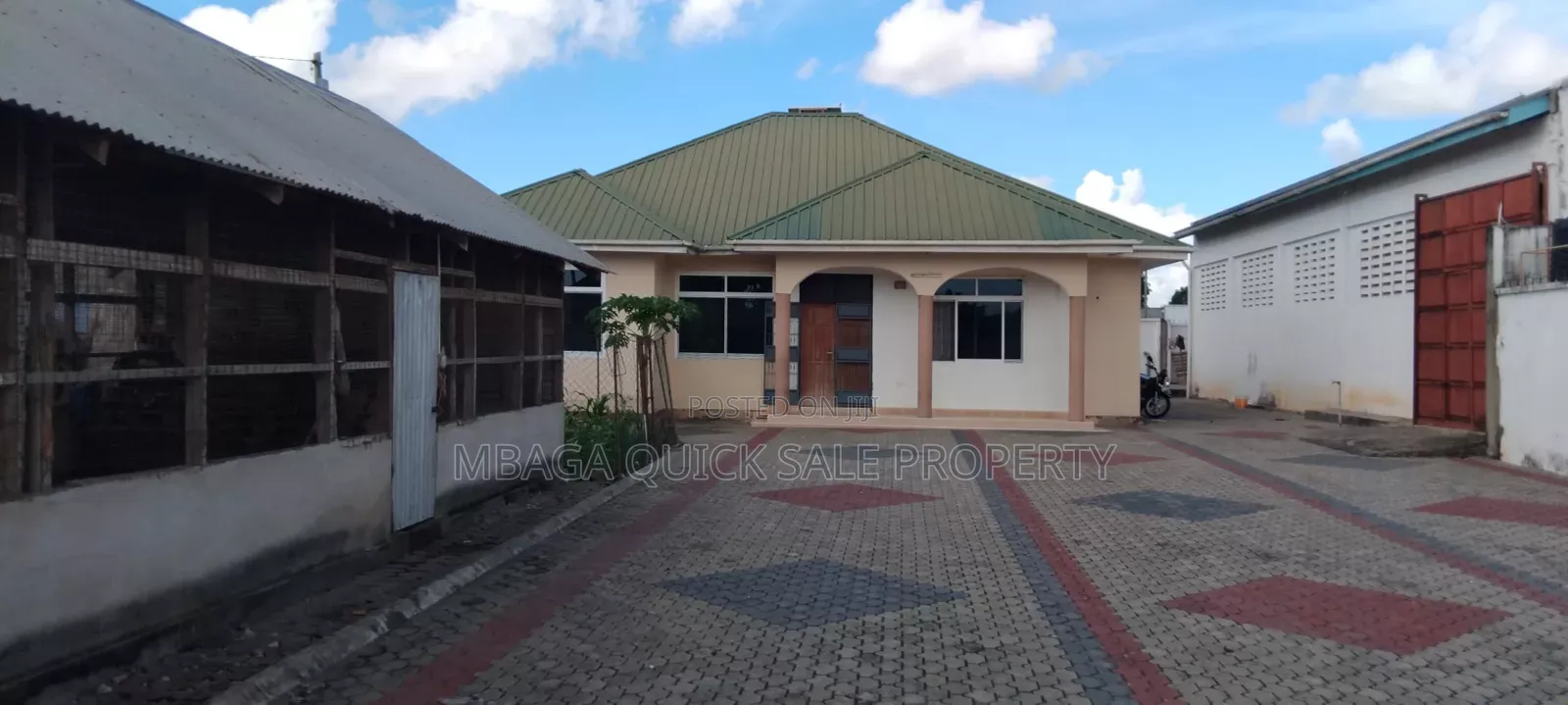 Godown 250sqm With 3 Bed Room House for Rent at Mapinga