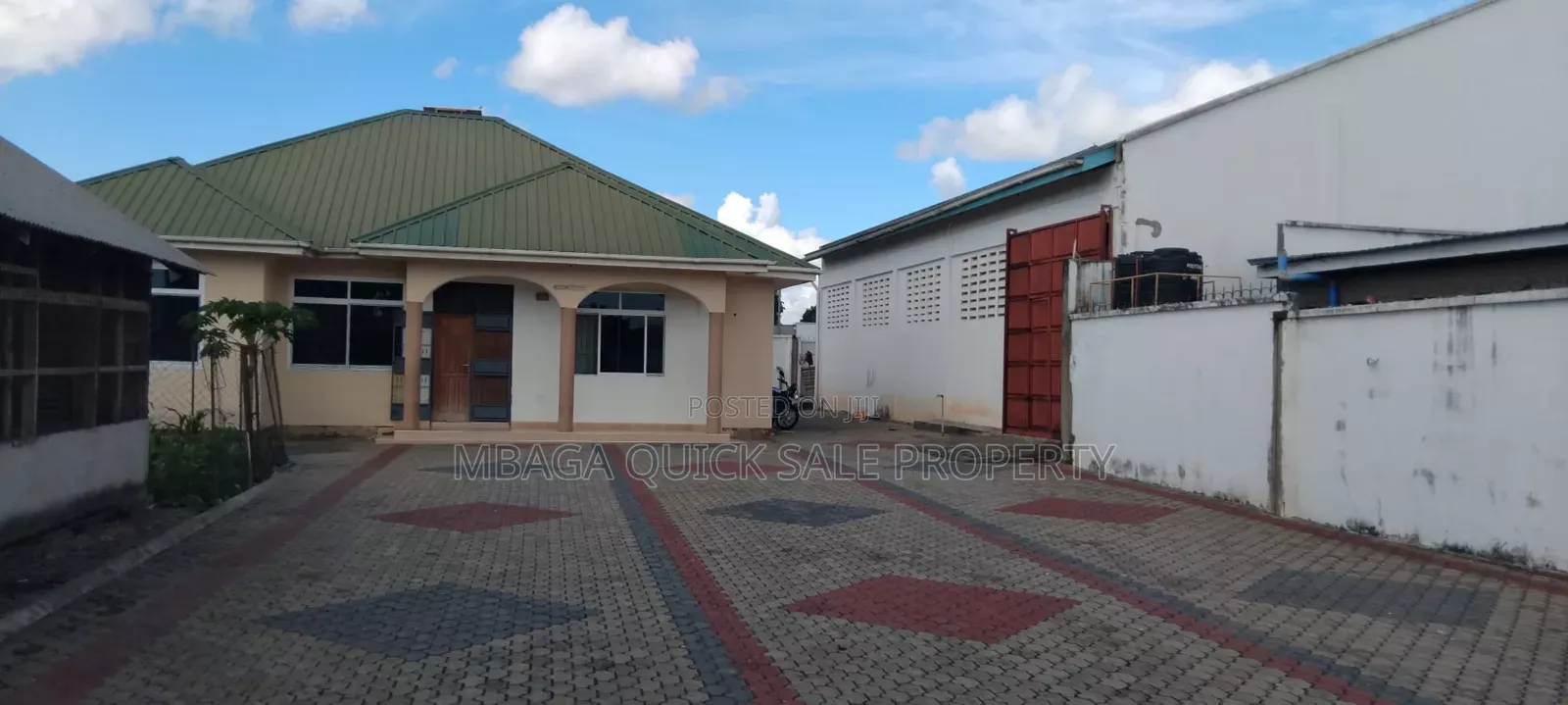 Godown 250sqm With 3 Bed Room House for Rent at Mapinga