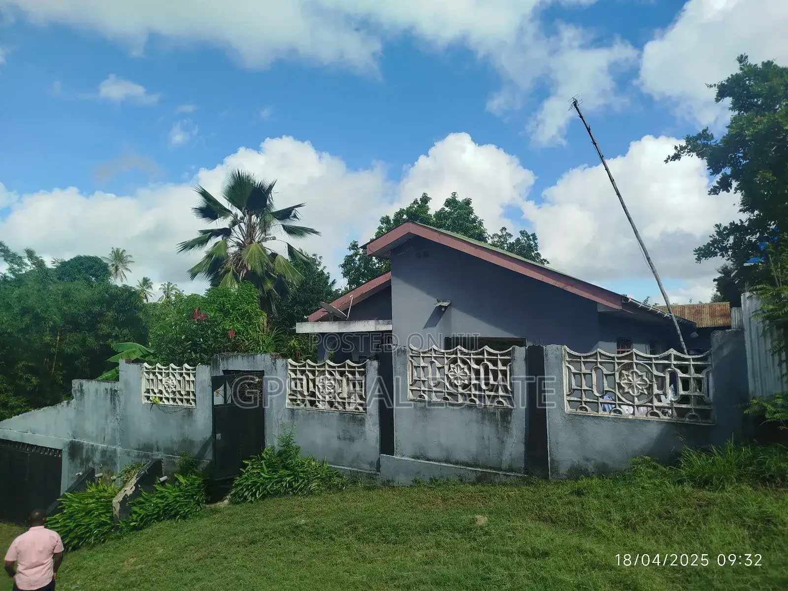 9bdrm Apartment in Kibamba Kwa Mangi, Kinondoni for sale