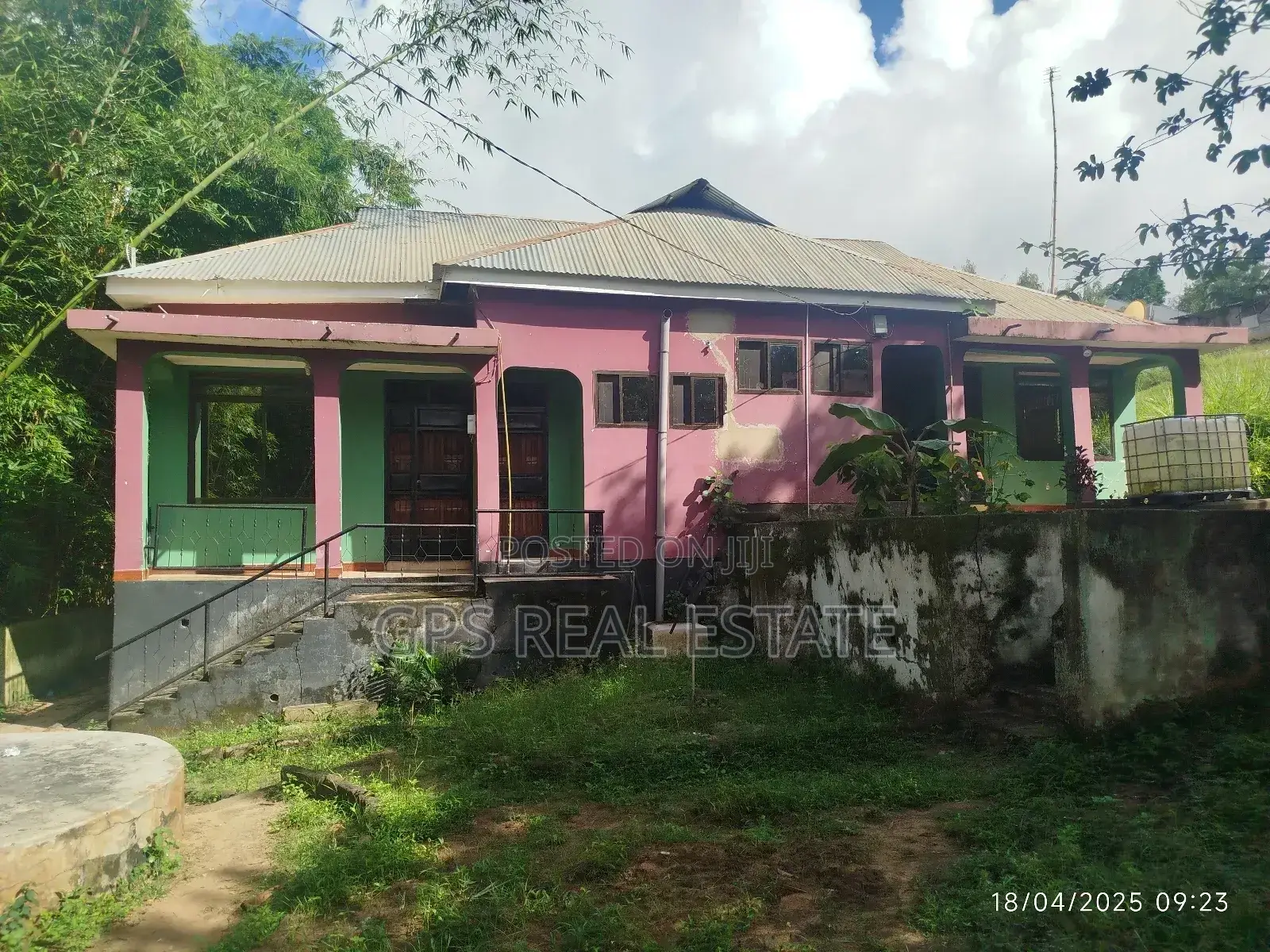 9bdrm Apartment in Kibamba Kwa Mangi, Kinondoni for sale