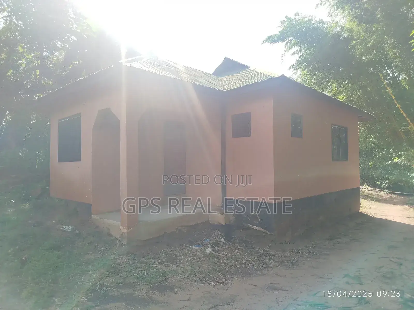 9bdrm Apartment in Kibamba Kwa Mangi, Kinondoni for sale