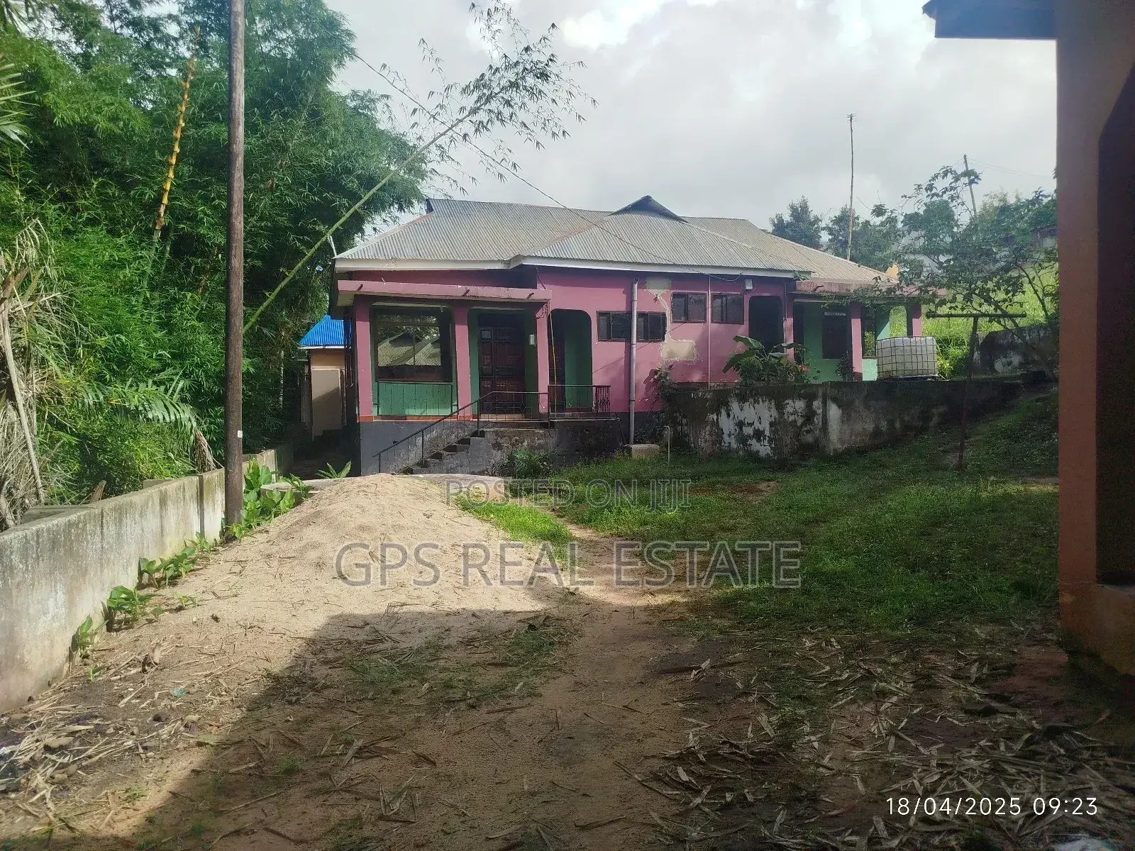 9bdrm Apartment in Kibamba Kwa Mangi, Kinondoni for sale