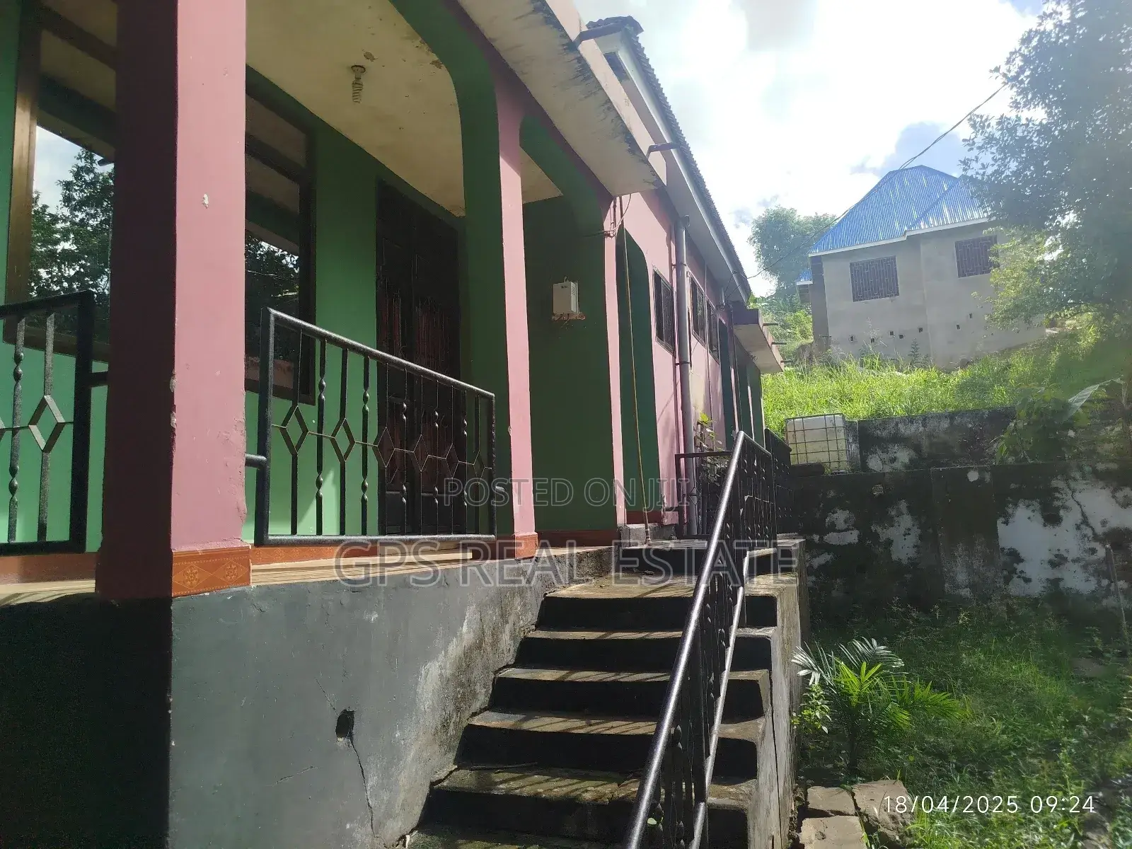 9bdrm Apartment in Kibamba Kwa Mangi, Kinondoni for sale