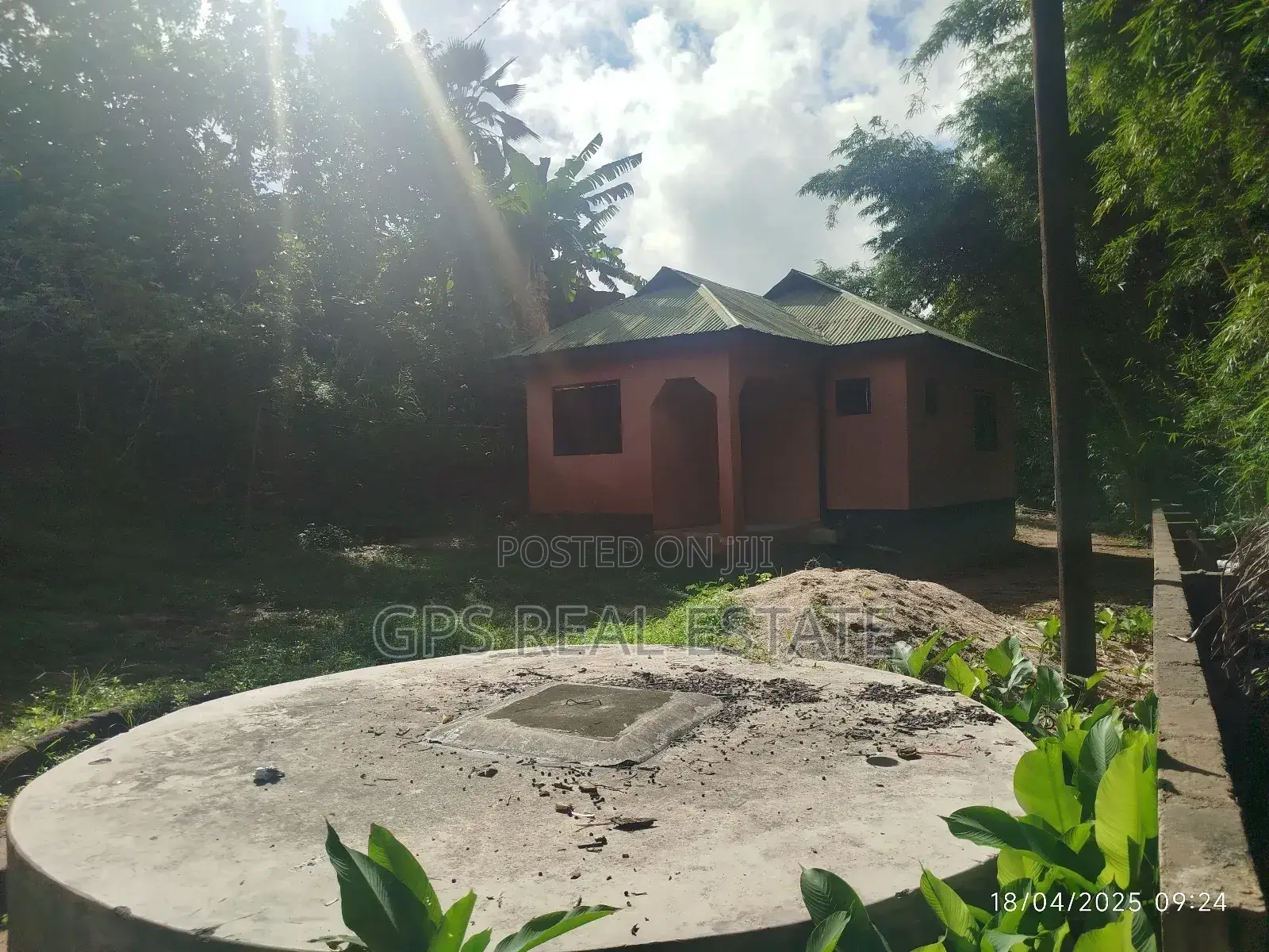9bdrm Apartment in Kibamba Kwa Mangi, Kinondoni for sale